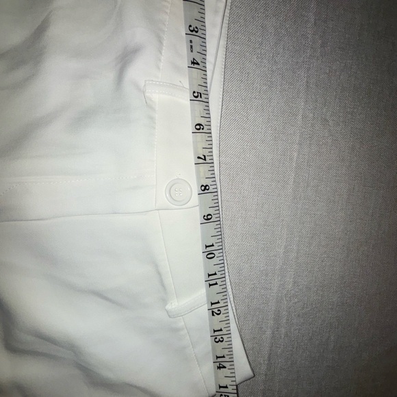 White Skorts with Clean Design and Lightweight Fabric - Picture 6 of 7